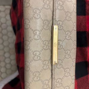 Gucci white leather wallet use good condition little wear no box